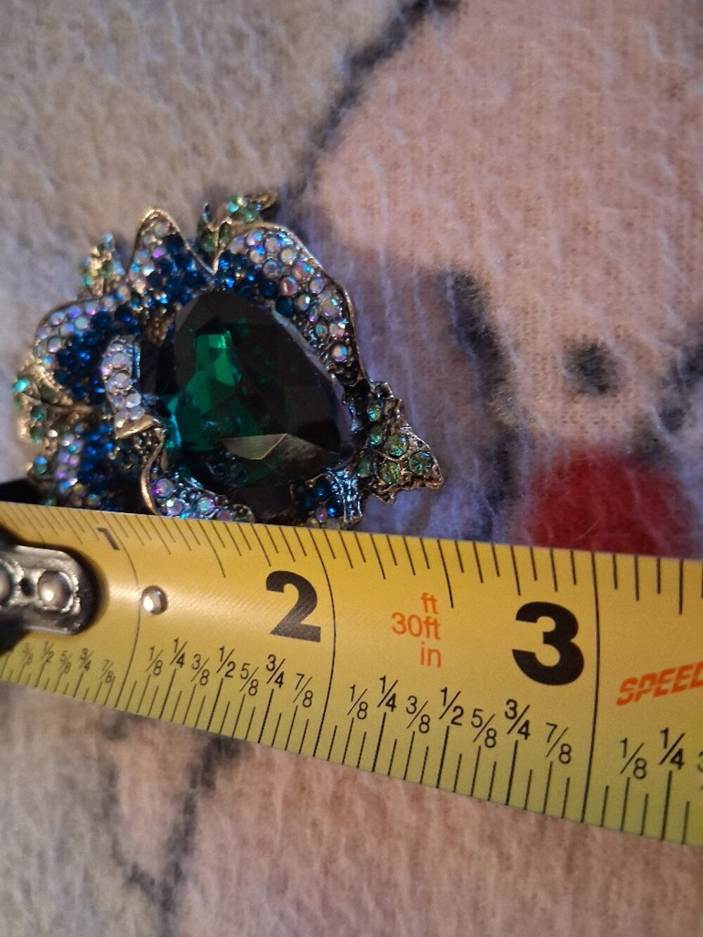 STUNNING GREEN WOMANS FLOWER BROOCH